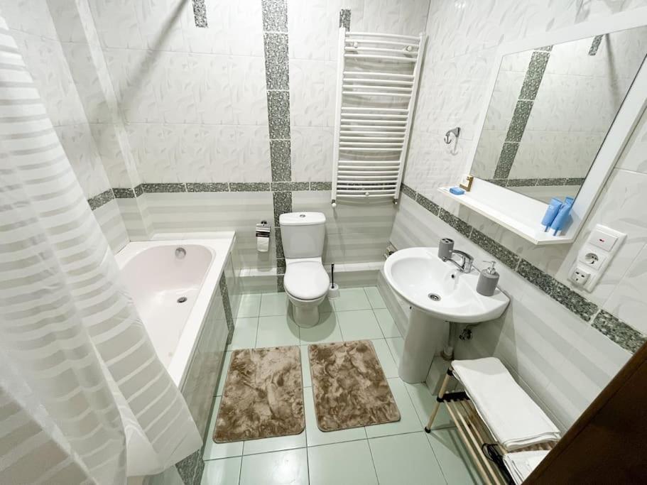City Center 1 Bedroom + Living Chişinău Esterno foto